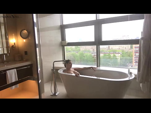 ❤️ Milžiniškas kūdikis aistringai masturbuoja savo putę vonios kambaryje ❤️ Porno video prie lt.domhudognika.ru